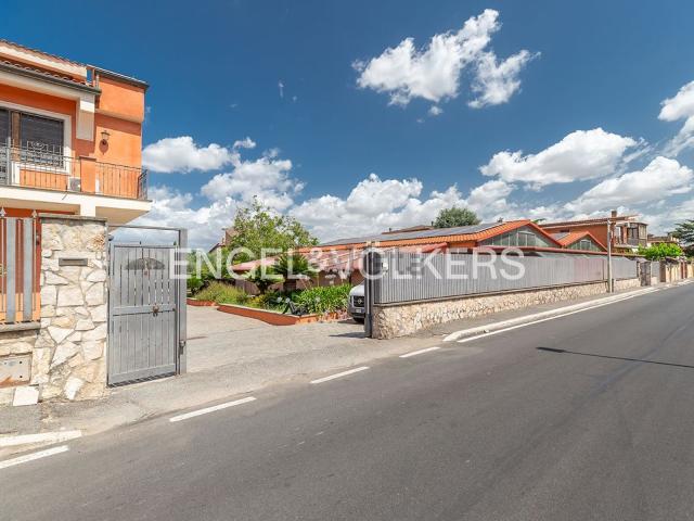 Capannone in affitto di 250 m² in Vicolo Anagnino