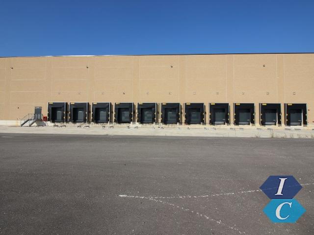 Capannone in affitto di 25400 m² in Viale Lombardia