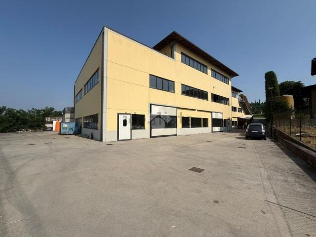 Capannone in affitto di 255 m² in Via Solferino, 22
