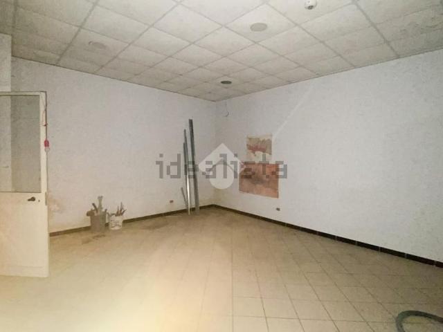 Capannone in affitto di 256 m² in Via Roma, 6