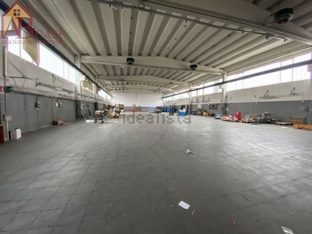 Capannone in affitto di 2570 m² in Via Trento