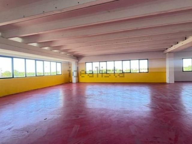 Capannone in affitto di 258 m² in Via Don Giulio Carminati, 65