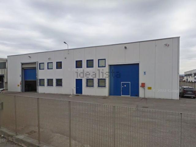 Capannone in affitto di 2600 m² in Viale del Lavoro, 48