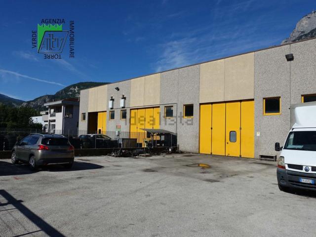 Capannone in affitto di 260 m² in Via della Zarga