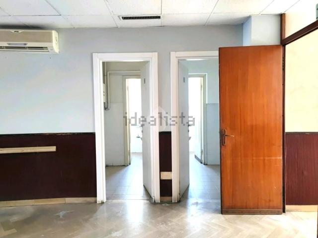 Capannone in affitto di 261 m² in Via Decio Raggi