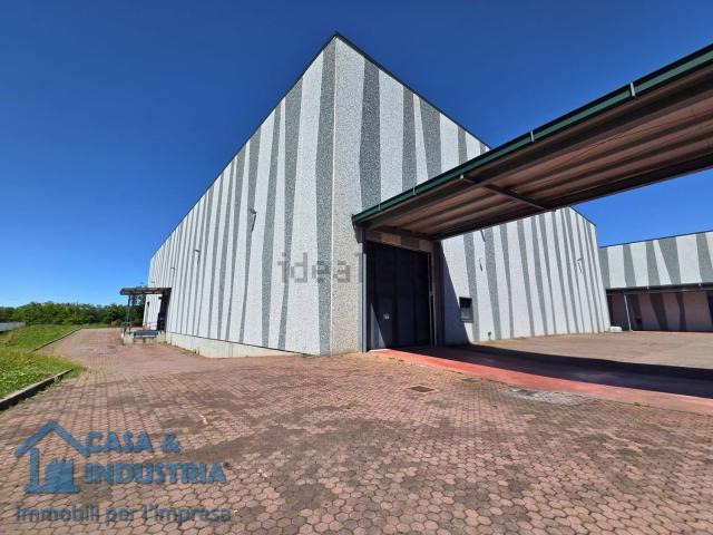 Capannone in affitto di 2650 m² in Via Italia