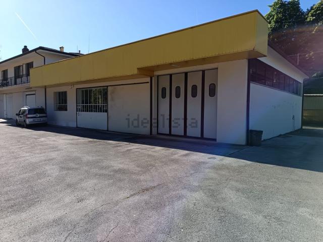 Capannone in affitto di 266 m² in Via Europa, 20