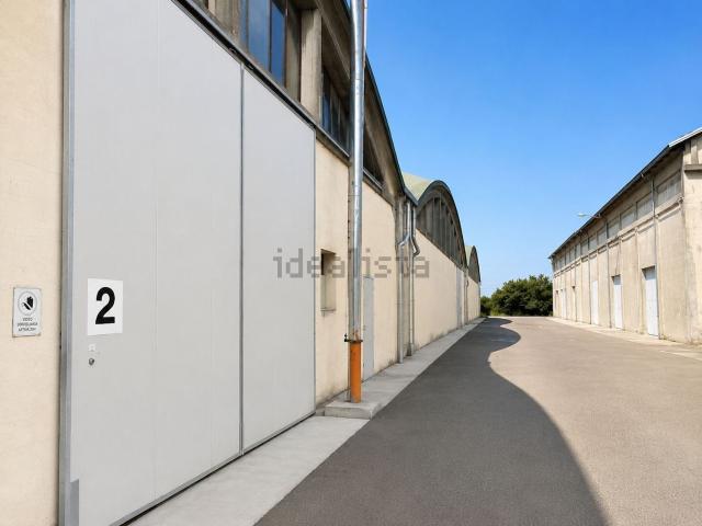 Capannone in affitto di 2700 m² in Via Emilia Pavese