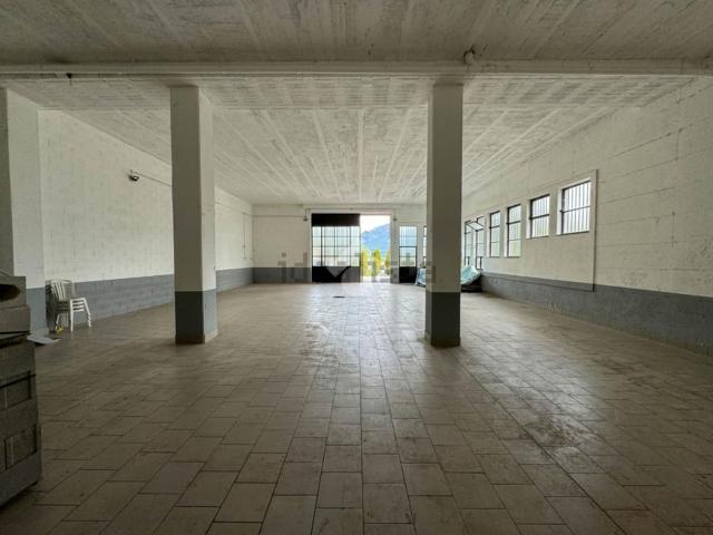 Capannone in affitto di 270 m² in Via delle Bazzone, 1