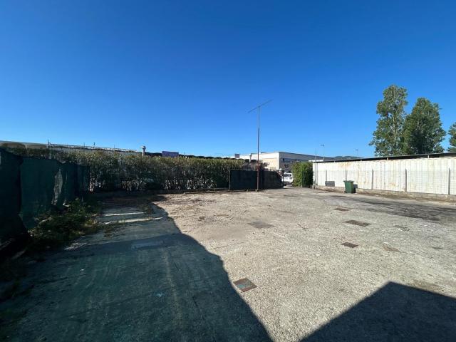 Capannone in affitto di 270 m² in Via di Montalbano