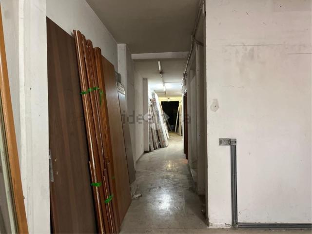 Capannone in affitto di 274 m² in Viale Giacomo Matteotti, 23