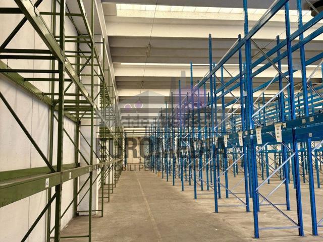 Capannone in affitto di 2750 m² in Via Fenil Novo