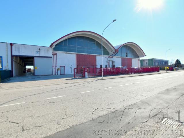 Capannone in affitto di 2800 m² in Viale dell&apos  Industria