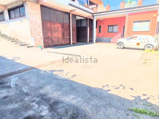 Capannone in affitto di 280 m² in Via Catira