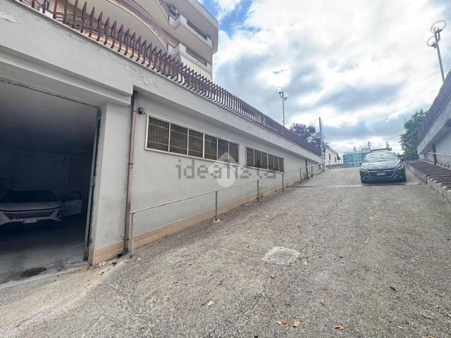 Capannone in affitto di 280 m² in Via Filippo Saporito, 27
