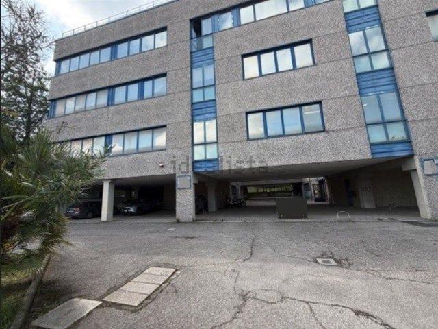 Capannone in affitto di 280 m² in Via Speranza