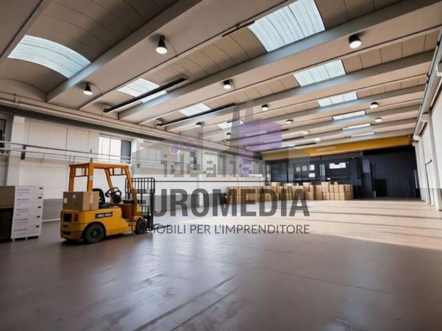 Capannone in affitto di 2838 m² in Via Giovanni Falcone