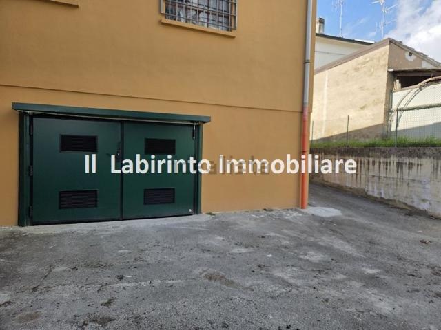Capannone in affitto di 284 m² in Via Renaccio