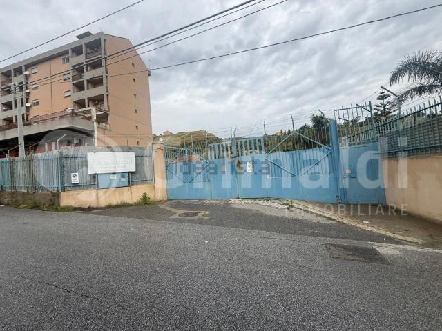 Capannone in affitto di 284 m² in Via Zafferia, 14