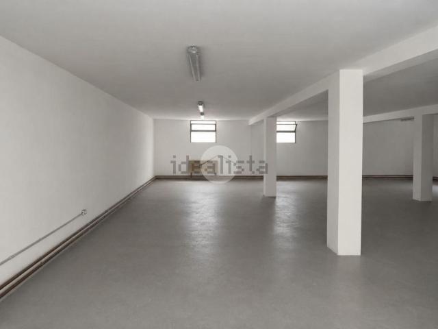 Capannone in affitto di 285 m² in Via Roma