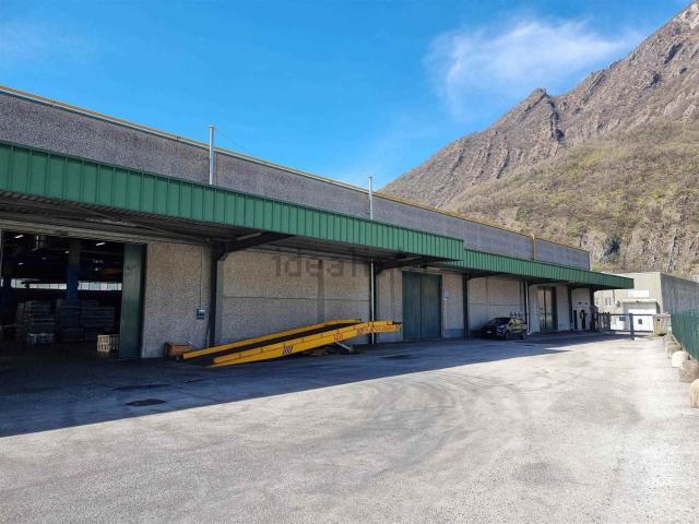 Capannone in affitto di 3370 m²