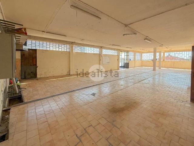 Capannone in affitto di 295 m² in Via Alda Merini