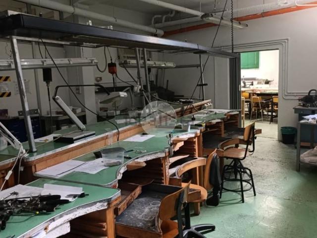 Capannone in affitto di 296 m² in Via Lodovico Il Moro, 57