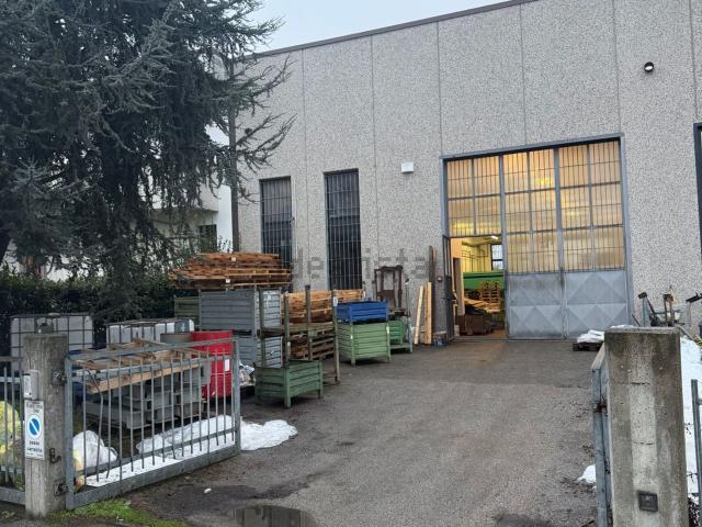 Capannone in affitto di 298 m² in Via Antonio MeuccI, 43