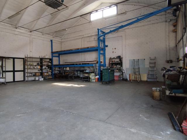 Capannone in affitto di 299 m² in Via Anna Frank
