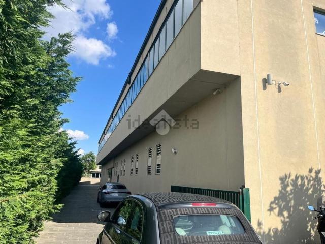 Capannone in affitto di 3000 m² in Via Sardegna