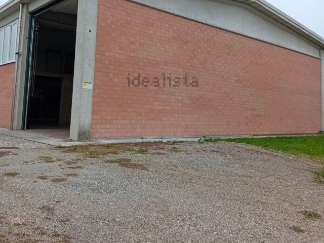 Capannone in affitto di 300 m²