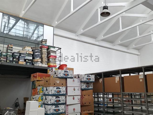 Capannone in affitto di 300 m²