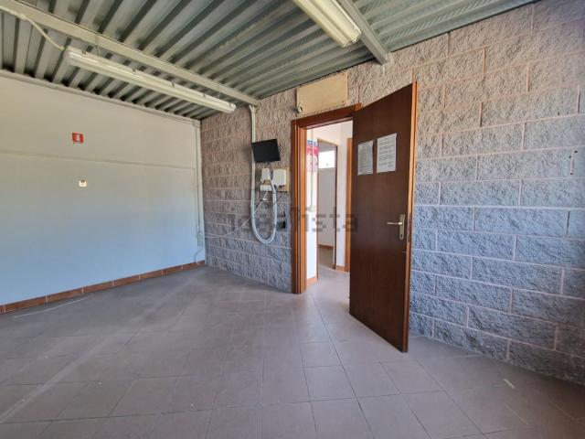 Capannone in affitto di 300 m²