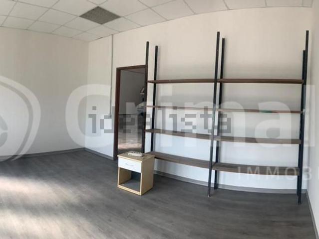 Capannone in affitto di 300 m²