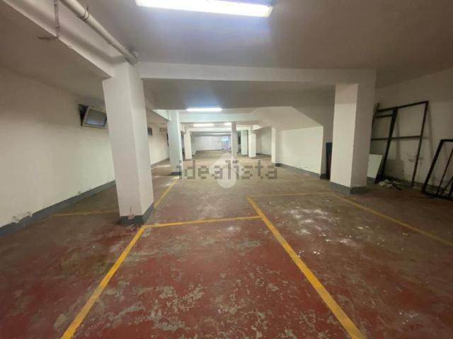 Capannone in affitto di 300 m² in Via Aldo Manuzio