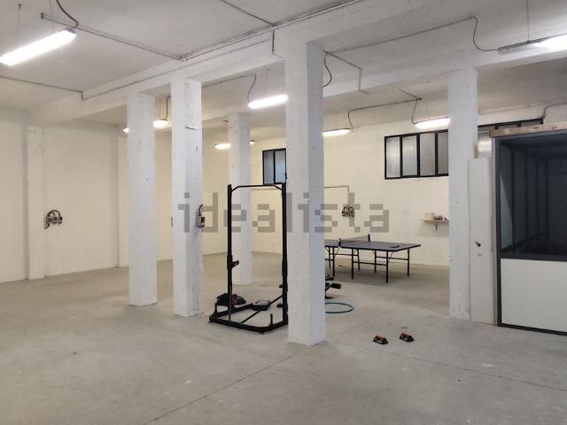 Capannone in affitto di 300 m² in Via Arturo Toscanini, 13