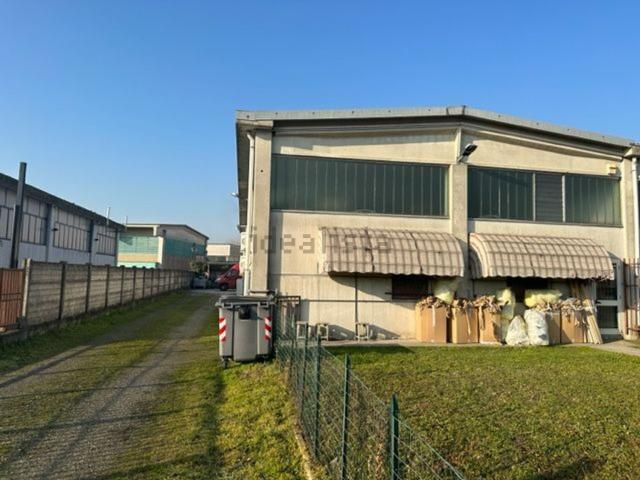 Capannone in affitto di 300 m² in Via Giuseppe Verdi, 9