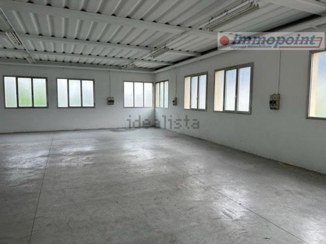 Capannone in affitto di 300 m² in Via Fosse, 2