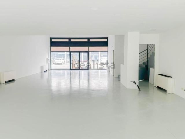 Capannone in affitto di 300 m² in Via I Maggio, 4