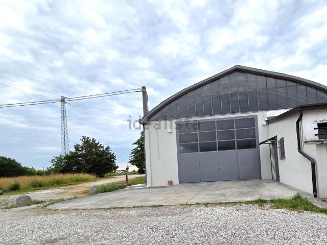 Capannone in affitto di 300 m² in Via Indipendenza, 144