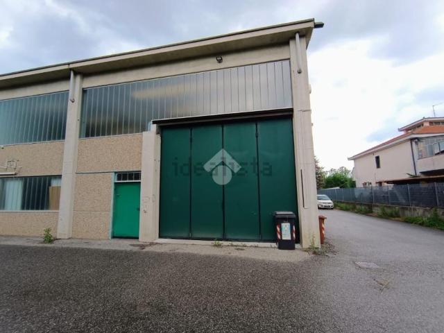 Capannone in affitto di 300 m² in Via M. Polo, 28