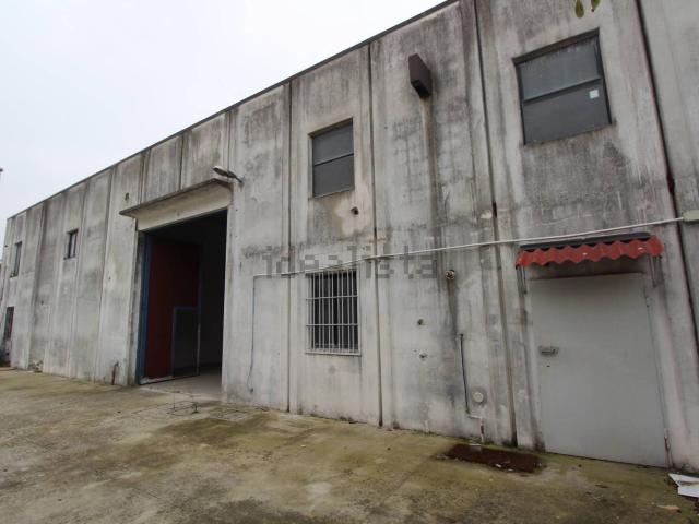 Capannone in affitto di 300 m² in Via Mons. C. Angelini, 19