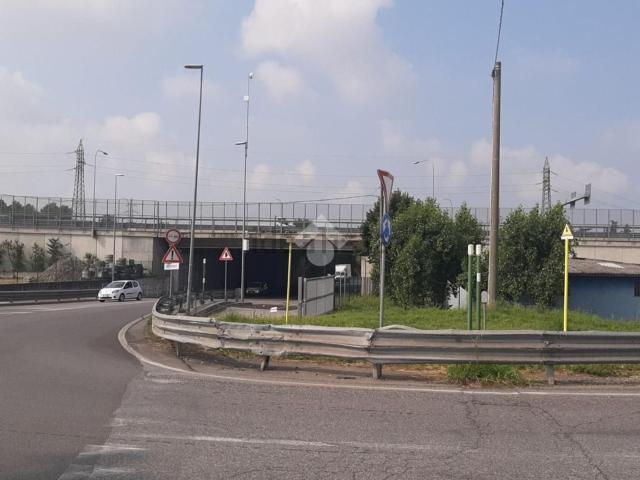 Capannone in affitto di 300 m² in Via Vittorio Emanuele II, 43