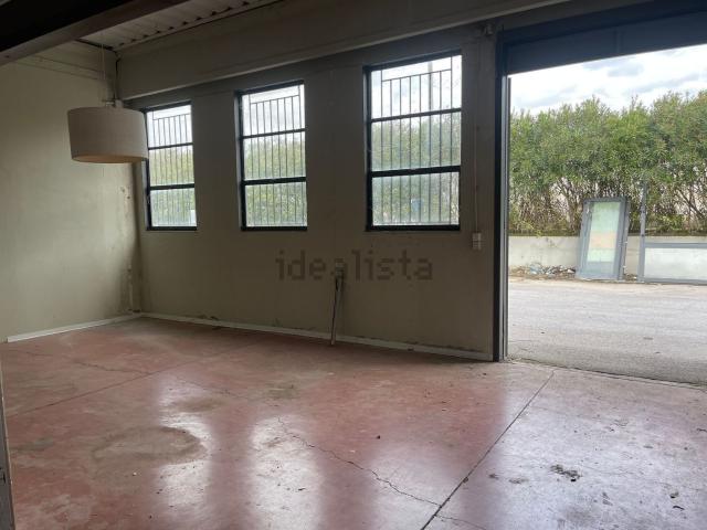 Capannone in affitto di 300 m² in Via Vincenzo Malenchini