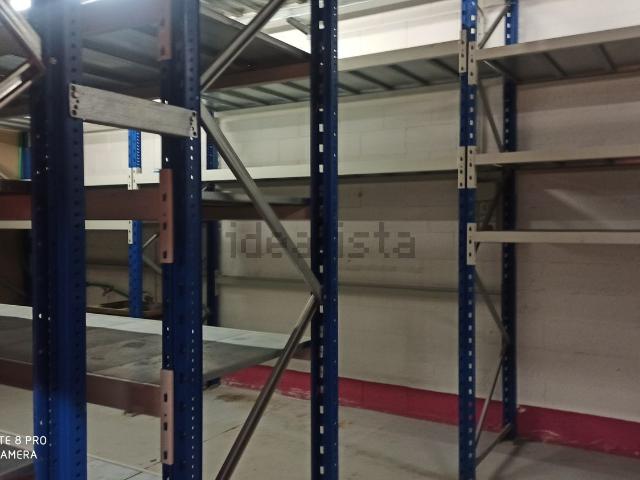 Capannone in affitto di 300 m² in Via Vinzaglio