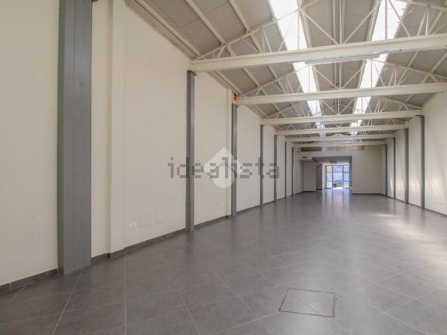 Capannone in affitto di 300 m² in Viale Antonio Gramsci