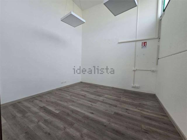 Capannone in affitto di 300 m² in Viale Magna Grecia