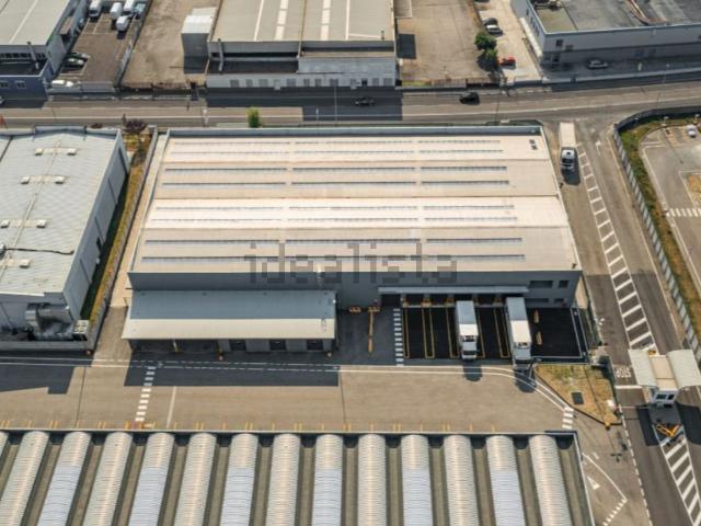Capannone in affitto di 3081 m² in Viale della Repubblica