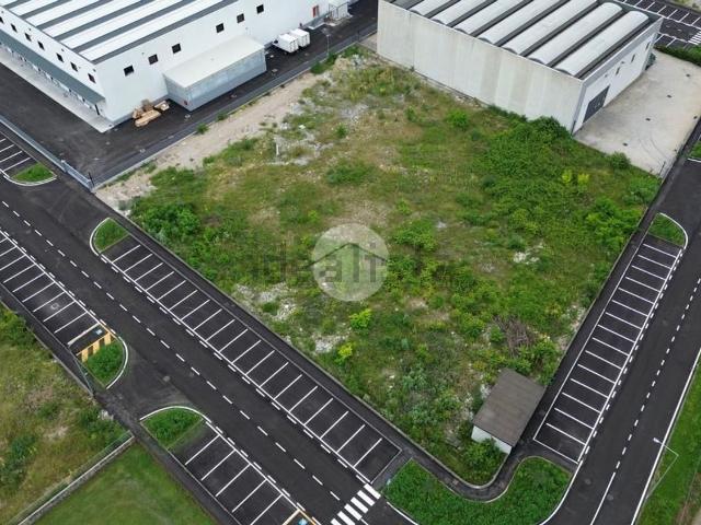 Capannone in affitto di 3100 m² in Via Garibaldi