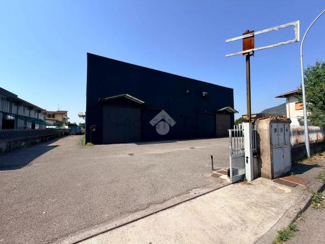 Capannone in affitto di 310 m² in Via G. Pastore, 13